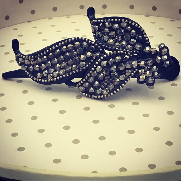 Accessories - BEAUTIFUL VTG hair clip w Swarovski crystals: nwot Accessories - BEAUTIFUL VTG hair clip w Swarovski crystals: nwot